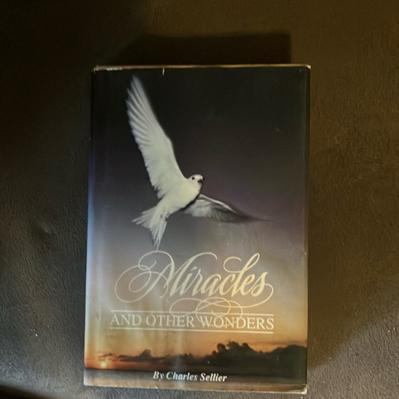 Guideposts Other - 252 pages✨hard back book✨Miracles and Other Wonders by Charles Sellier
